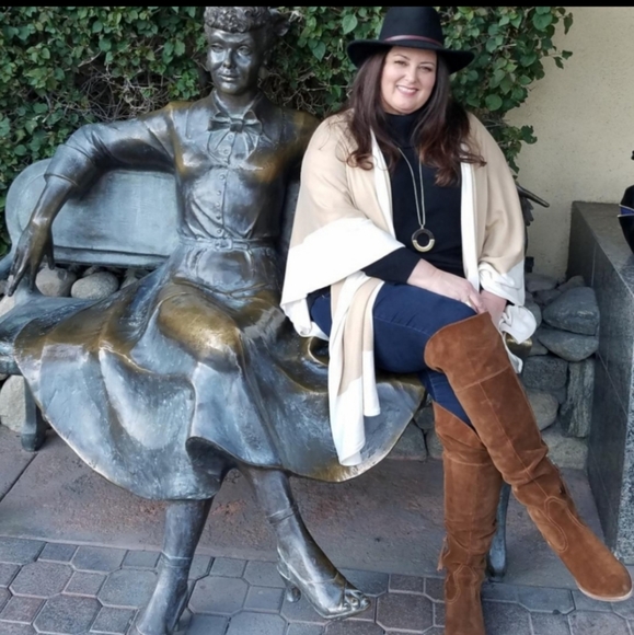 Meet your Posher, Sandra - Picture 3 of 16